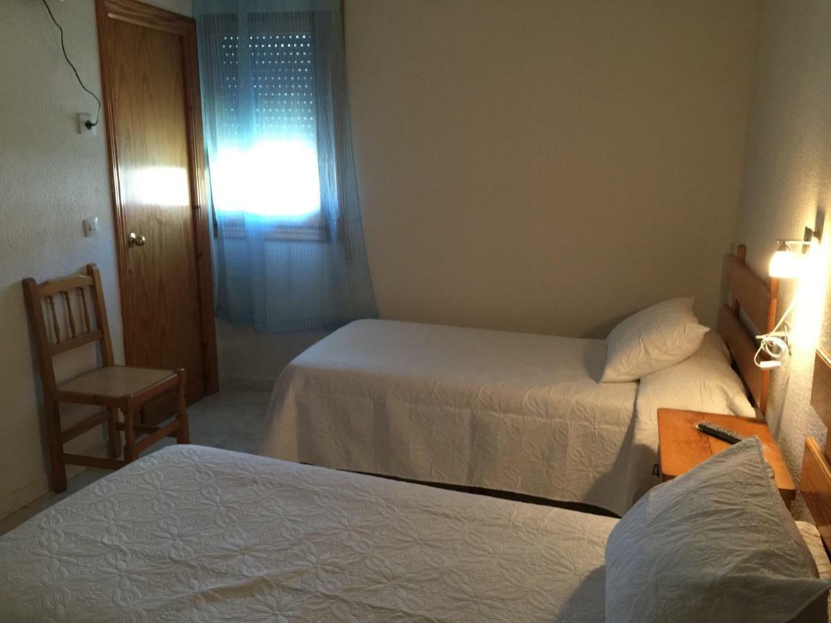 Hostal Sierra De Gredos Аренас-де-Сан-Педро Экстерьер фото